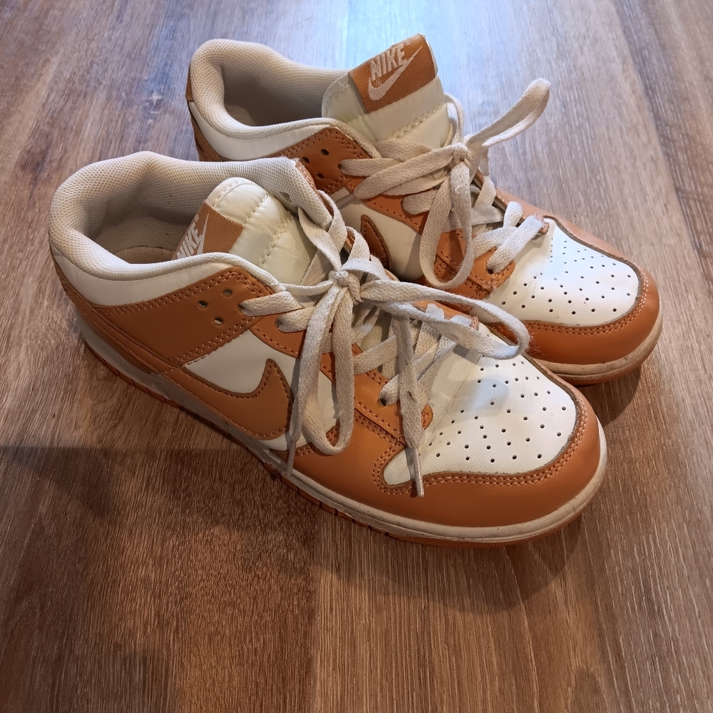 Nike WMNS Dunk Low Harvest Moon Size 6